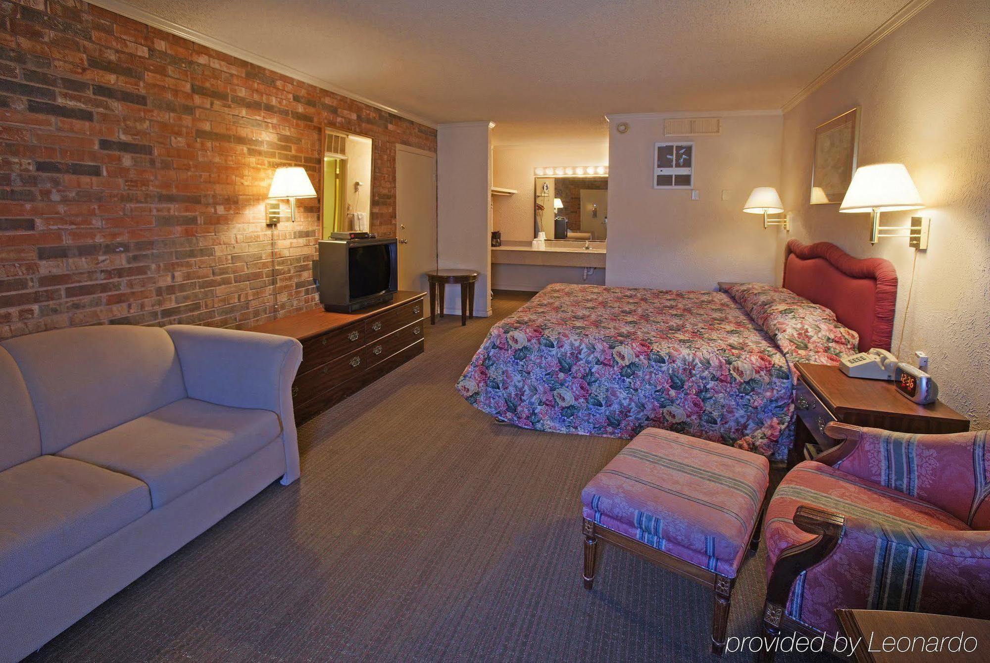 Americas Best Value Inn And Suites North Farmers Branch Room photo